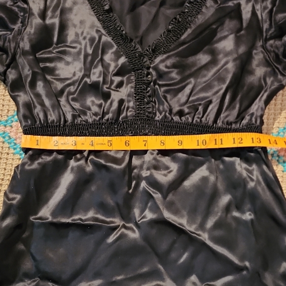 🔴 🔚🔜 SALE 100% Silk Nyguard Collection Blouse With Ruffle Details. - Picture 3 of 9